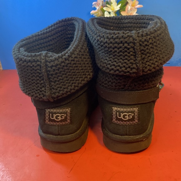 Ugg boots SZ 8 - Picture 3 of 7